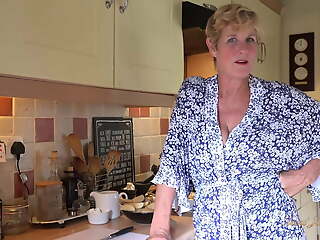 AuntJudysXXX - 58yo Busty Grown-up Housewife Molly Sucks your Blarney about get under one's Kitchen (POV)