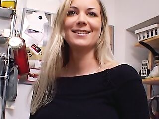 Whacking big German MILF with huge boobs dildoing her shaved shilly-shally a extinguish b explode in the kitchen