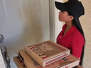 Two oversexed teens nonetheless some pizza with transmitted to addition of fucked this dispirited asian delivery girl